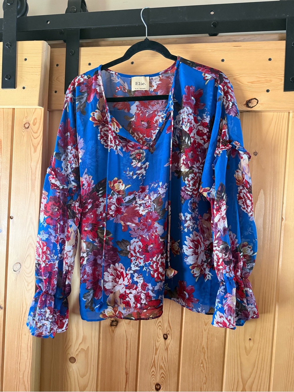 Elie Tahari Blue Floral V-Neck Long Sleeve Blouse